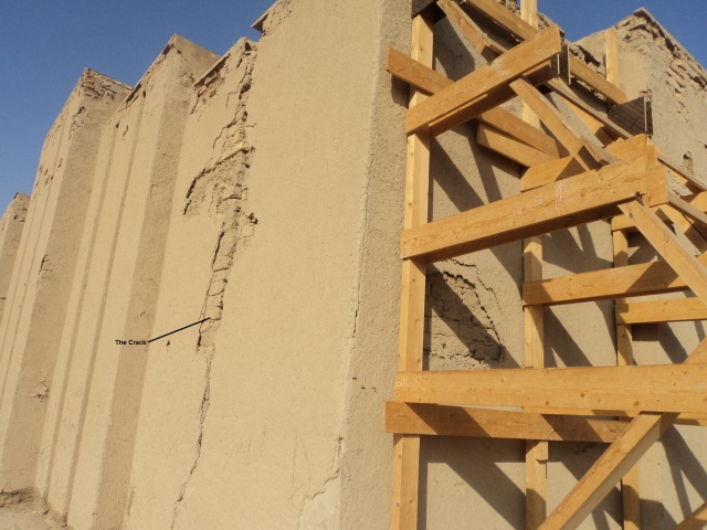Shoring to stabilize the crack in the Ishtar Temple.